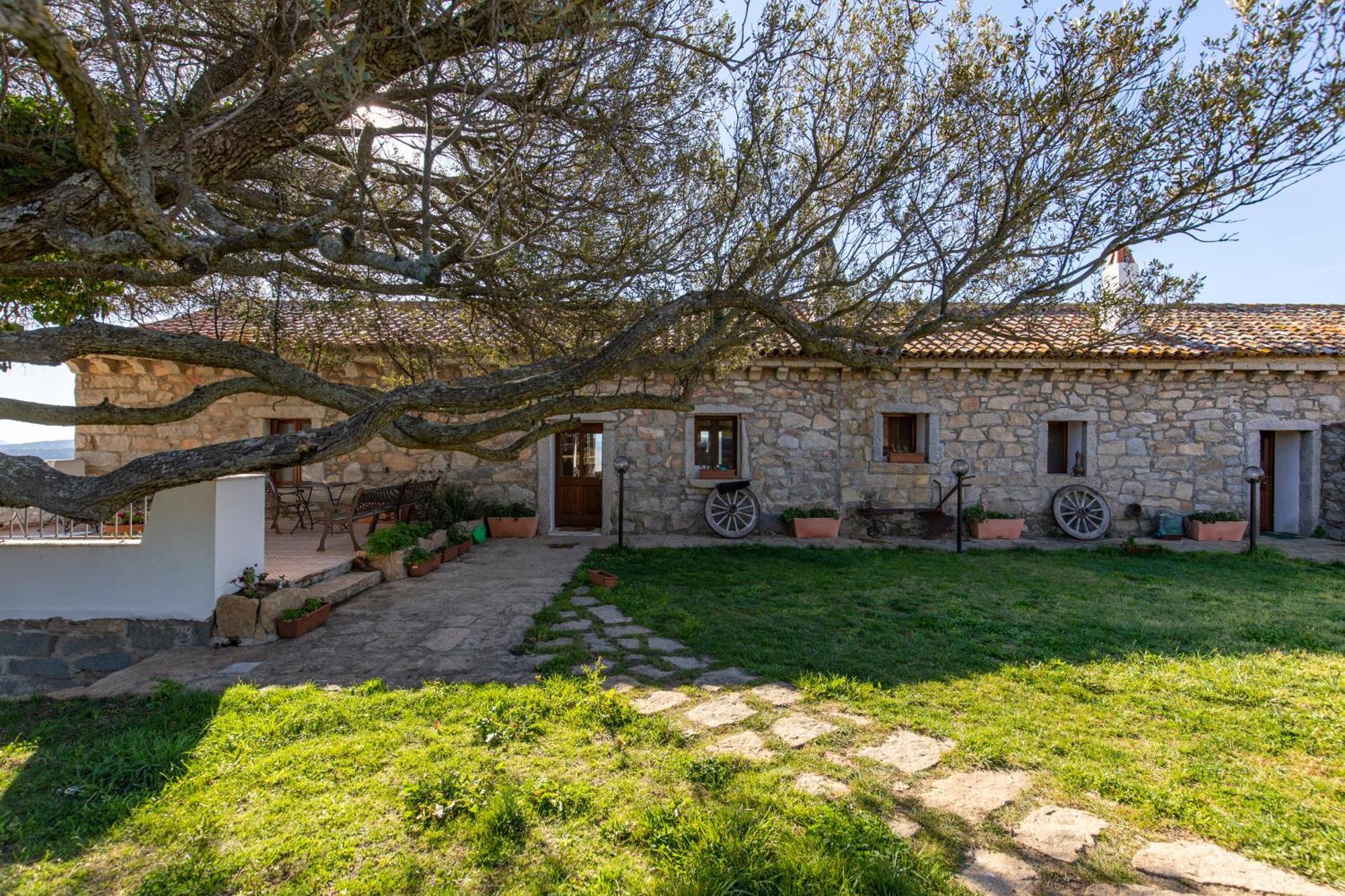 Cantina&Agriturismo Canu Villa Luogosanto Exterior photo